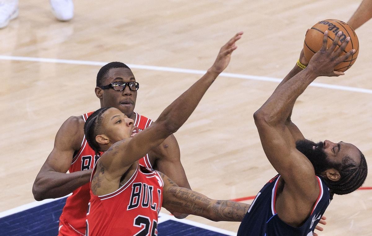 破解手游下载平台哈登迎来二十赛季出色发挥，快船观众热烈欢呼！