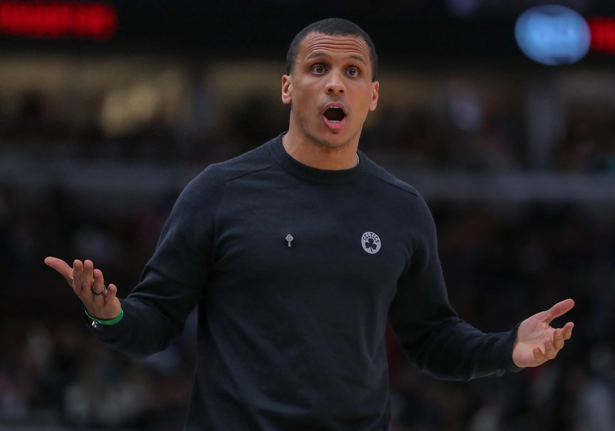 爱游戏破解版本F1总决赛上演强强对话，北城霹雳队翻盘钱塘天虎队，战术调整见效；防守强度拉满的简单介绍