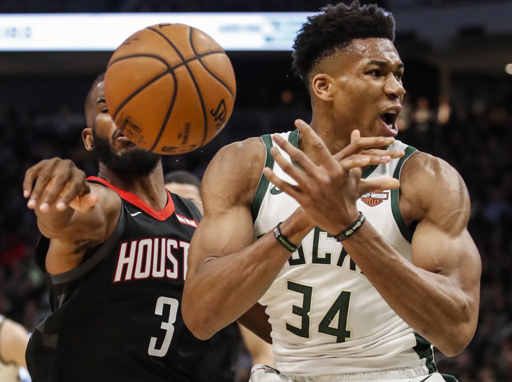 爱游戏内购版手游赛前密尔沃基雄鹿备战全明星赛，更衣室发声细节曝光，悬念犹存，资深球员宣示担当的简单介绍