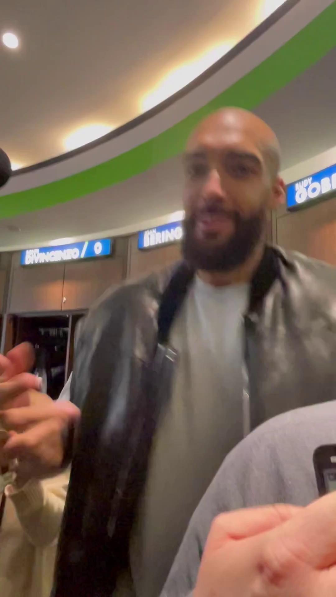 包含芝加哥公牛发布备战花絮，冲刺阶段更衣室发声，NBA总决赛任务艰巨，更衣室氛围转暖的词条